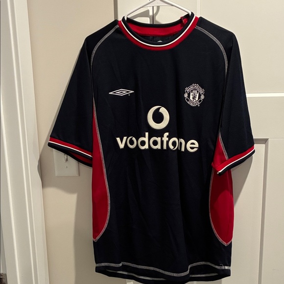 Manchester United Umbro Throwback Soccer Jersey Vodafone - Picture 5 of 5